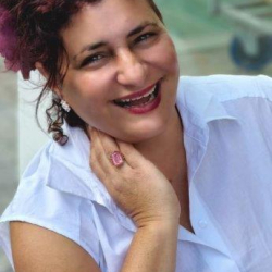 לימור יצחייק